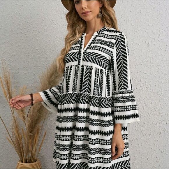 Notch Neck Flounce Sleeve Allover Geo Print Smock - Picture 2 of 8